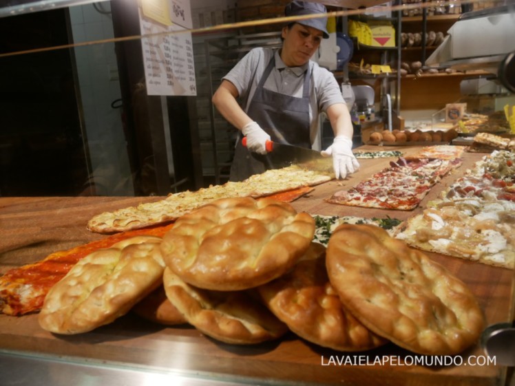 pães e pizza al taglio da Antico Forno Rosciolli