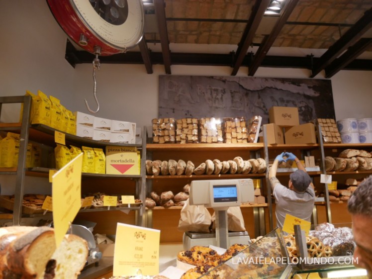 pães e doces fabricados na Antico Forno Rosciolli
