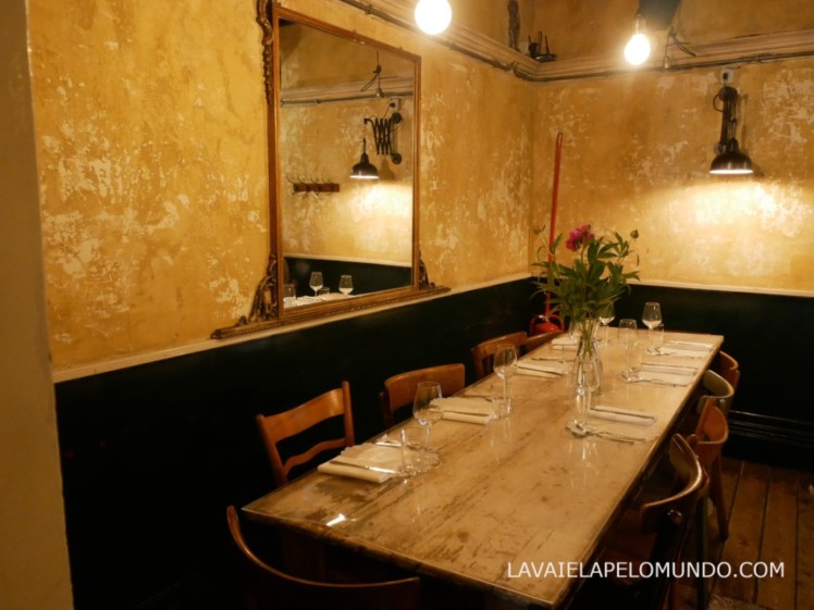 interior do restaurante OSTERIA DELLE COPPELLE em roma