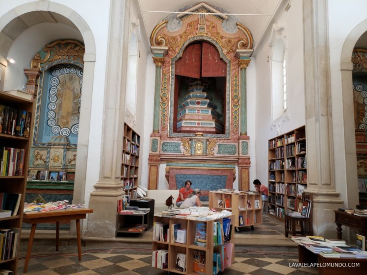 Igreja de São Tiago e Livraria Santiago